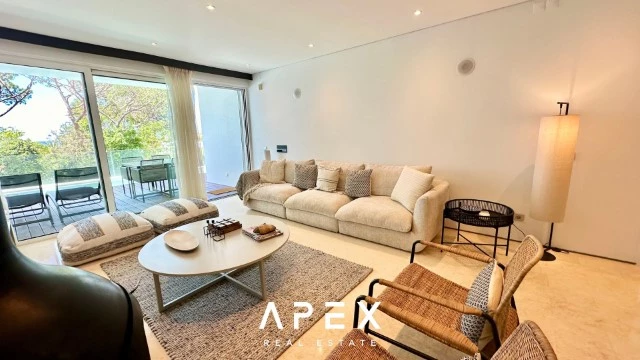 Three Bedroom apartment with swimming pool and 200m walking to the beach