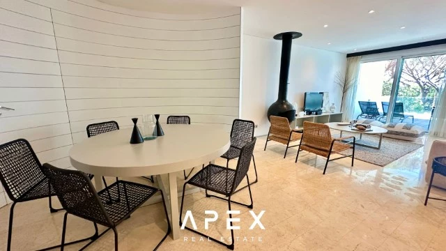 Three Bedroom apartment with swimming pool and 200m walking to the beach