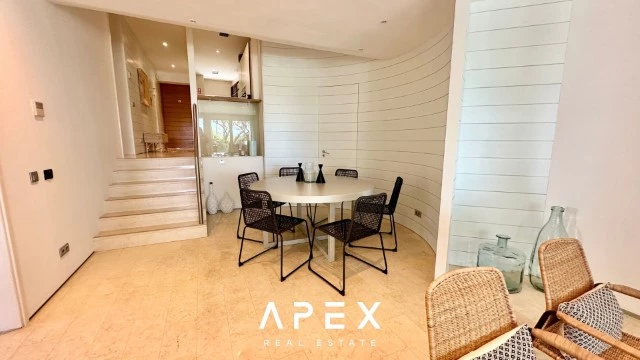 Three Bedroom apartment with swimming pool and 200m walking to the beach