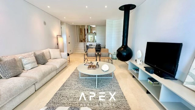 Three Bedroom apartment with swimming pool and 200m walking to the beach