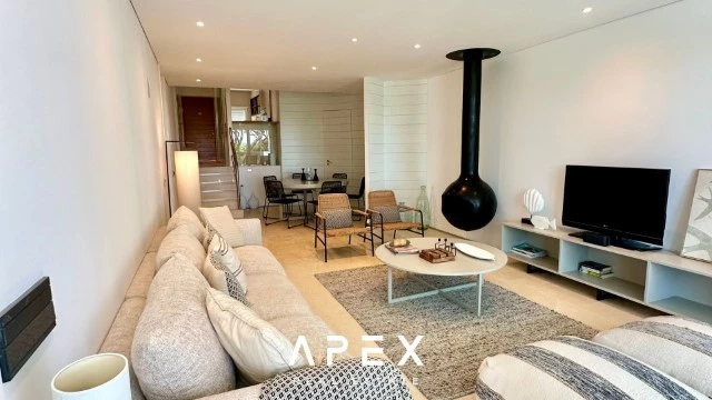 Three Bedroom apartment with swimming pool and 200m walking to the beach