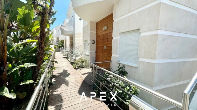 Three Bedroom apartment with swimming pool and 200m walking to the beach
