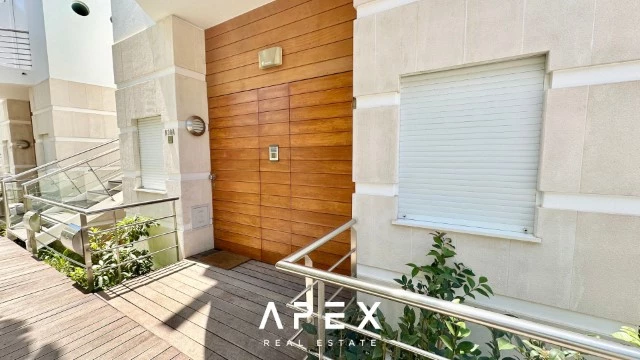 Three Bedroom apartment with swimming pool and 200m walking to the beach