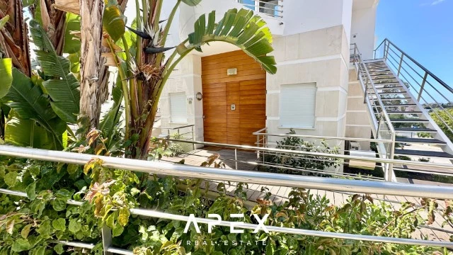 Three Bedroom apartment with swimming pool and 200m walking to the beach