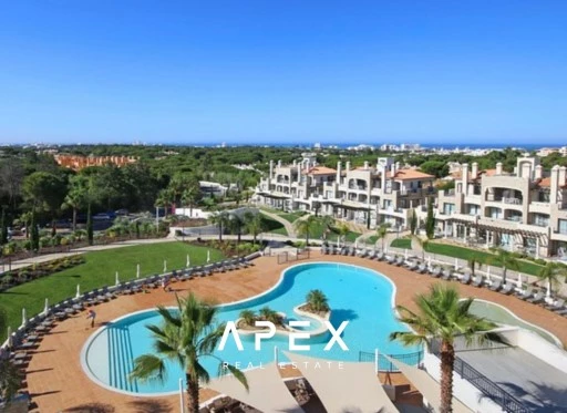 Three Bedroom apartment with swimming pool and 200m walking to the beach