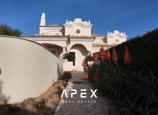 Four Bedroom modern Townhouse in Vilamoura