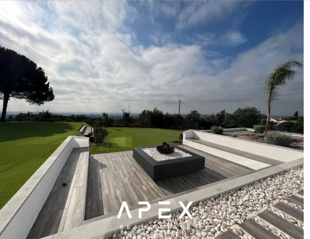 5 bedroom Private New Villa for Long Term Rental in Santa Barbara De Nexe