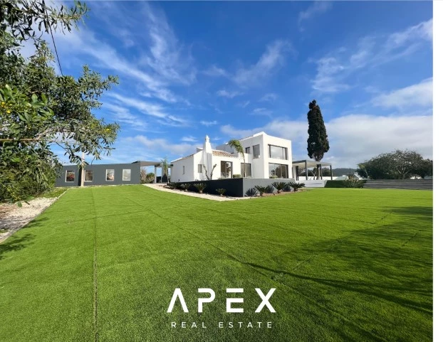 5 bedroom Private New Villa for Long Term Rental in Santa Barbara De Nexe
