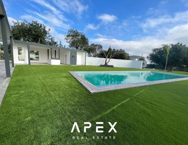 5 bedroom Private New Villa for Long Term Rental in Santa Barbara De Nexe