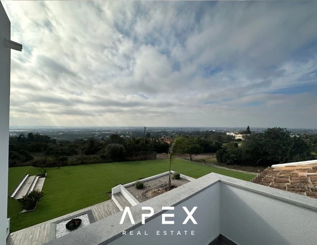 5 bedroom Private New Villa for Long Term Rental in Santa Barbara De Nexe