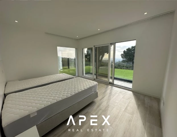 5 bedroom Private New Villa for Long Term Rental in Santa Barbara De Nexe