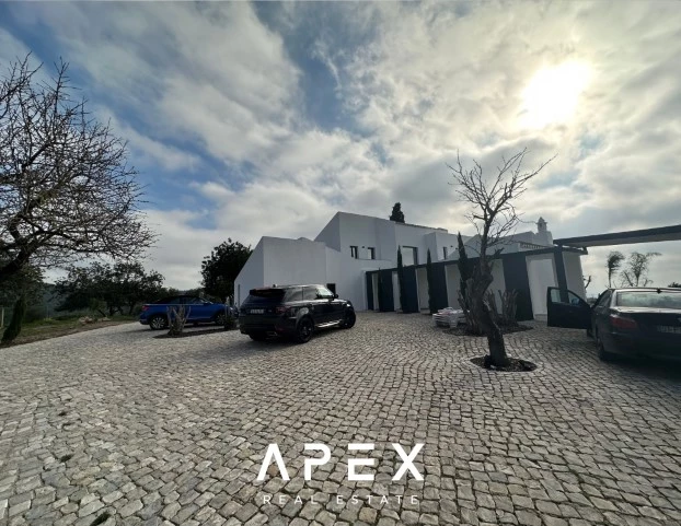 5 bedroom Private New Villa for Long Term Rental in Santa Barbara De Nexe
