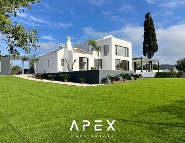 5 bedroom Private New Villa for Long Term Rental in Santa Barbara De Nexe