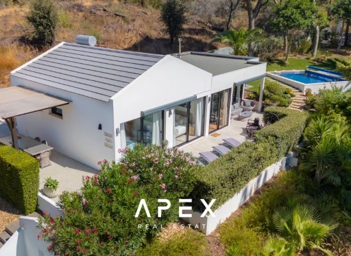 Four Bedroom Townhouse in the Crest \ Garage \ Pool