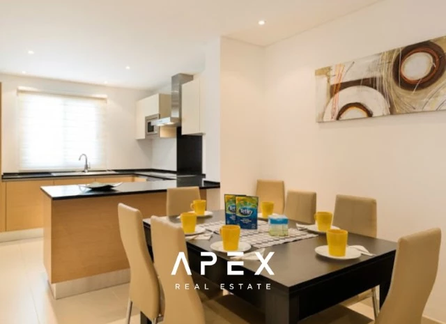 Four Bedroom Townhouse in the Crest \ Garage \ Pool