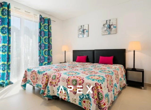 Four Bedroom Townhouse in the Crest \ Garage \ Pool