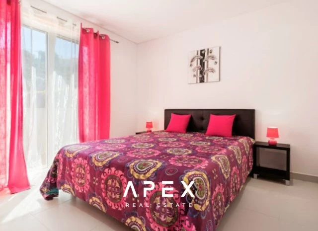 Four Bedroom Townhouse in the Crest \ Garage \ Pool