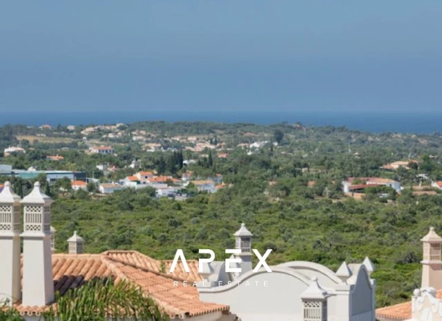 Four Bedroom Townhouse in the Crest \ Garage \ Pool
