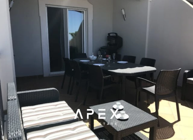 Four Bedroom Townhouse in the Crest \ Garage \ Pool