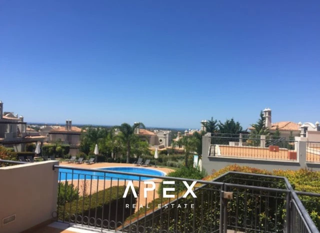 Four Bedroom Townhouse in the Crest \ Garage \ Pool