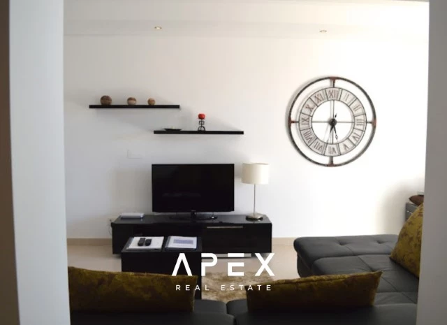 Four Bedroom Townhouse in the Crest \ Garage \ Pool