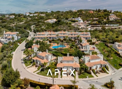 Four Bedroom Townhouse in the Crest \ Garage \ Pool