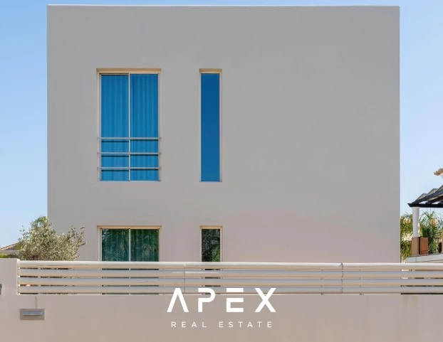 Luxurious Mediterranean-inspired house, 3 bedroom, stunning roof top sea view