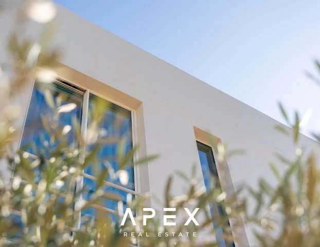 Luxurious Mediterranean-inspired house, 3 bedroom, stunning roof top sea view