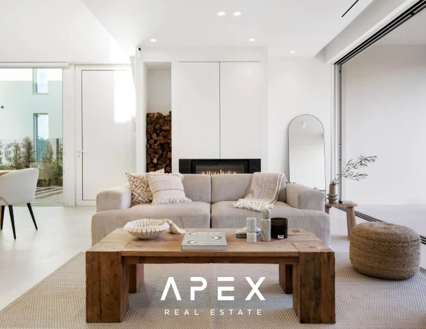 Luxurious Mediterranean-inspired house, 3 bedroom, stunning roof top sea view