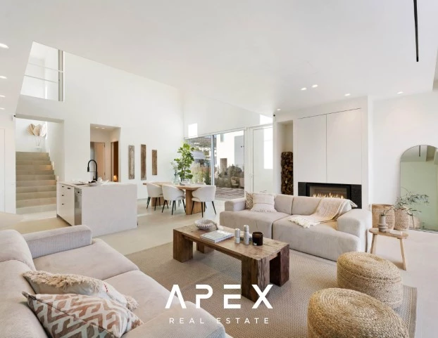 Luxurious Mediterranean-inspired house, 3 bedroom, stunning roof top sea view