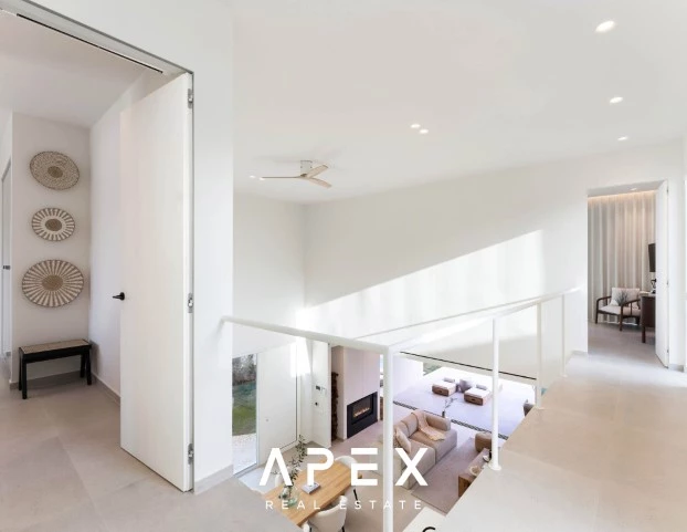 Luxurious Mediterranean-inspired house, 3 bedroom, stunning roof top sea view