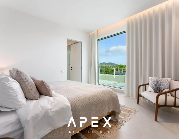 Luxurious Mediterranean-inspired house, 3 bedroom, stunning roof top sea view