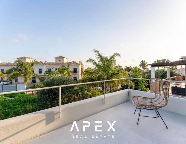 Luxurious Mediterranean-inspired house, 3 bedroom, stunning roof top sea view