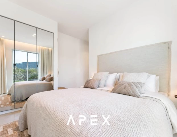Luxurious Mediterranean-inspired house, 3 bedroom, stunning roof top sea view