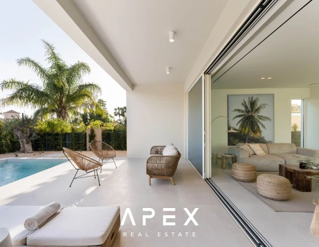 Luxurious Mediterranean-inspired house, 3 bedroom, stunning roof top sea view