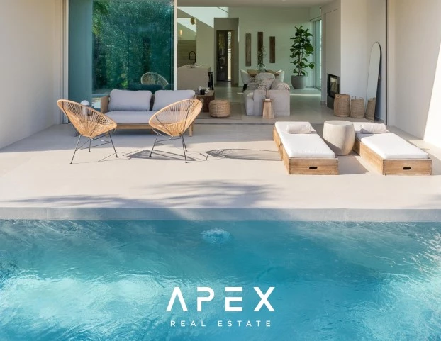 Luxurious Mediterranean-inspired house, 3 bedroom, stunning roof top sea view