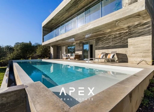 Luxurious Mediterranean-inspired house, 3 bedroom, stunning roof top sea view