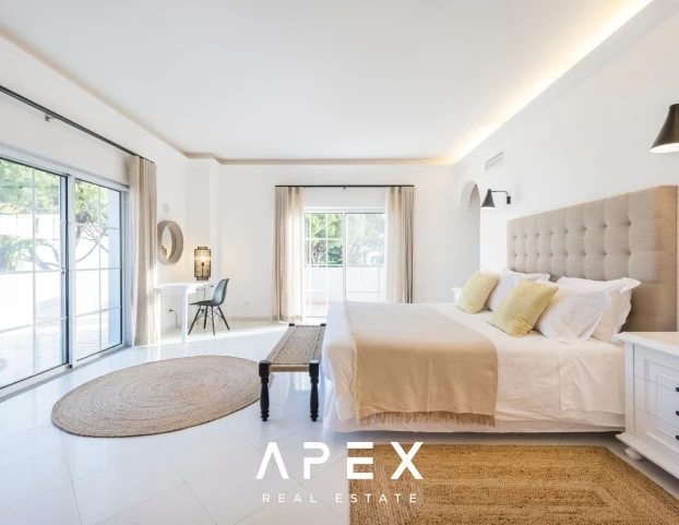 Four Bedroom Vale Do Lobo with Swimming Pool