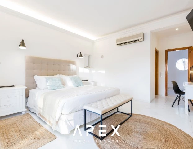 Four Bedroom Vale Do Lobo with Swimming Pool