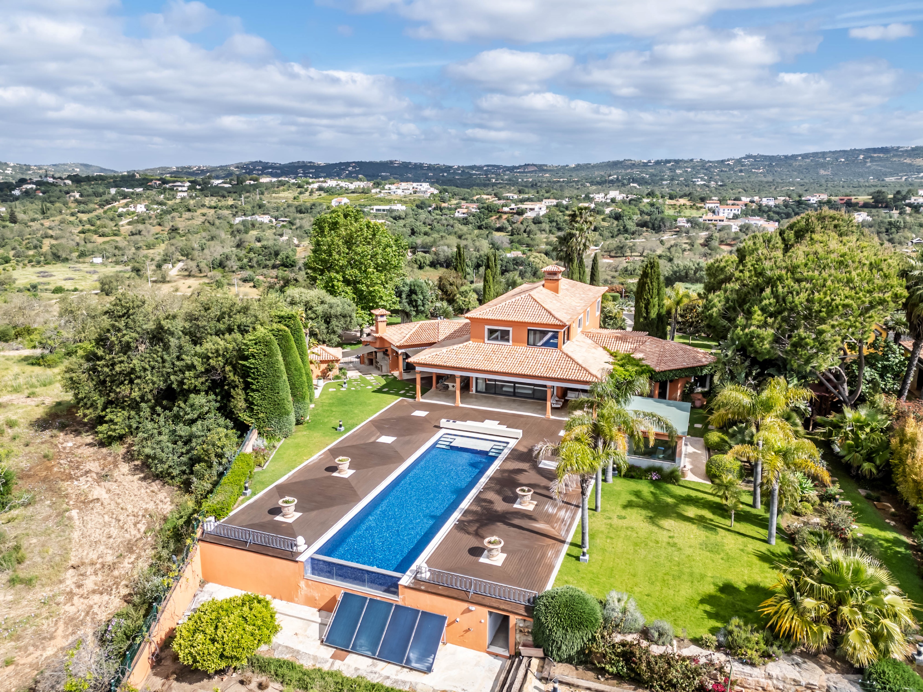 Three Bedroom Villa in Vale do Lobo with pool