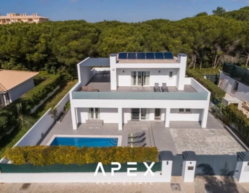 Three Bedroom Villa in Vale do Lobo with pool