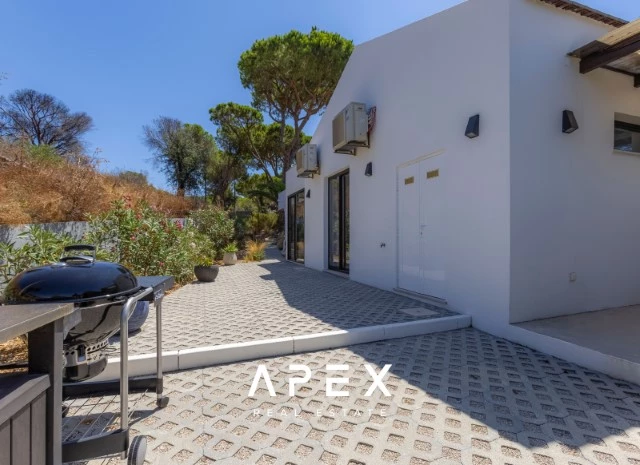 Three Bedroom Villa in Vale do Lobo with pool