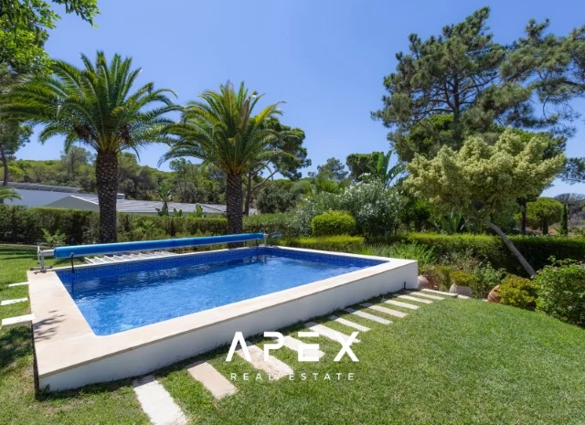 Three Bedroom Villa in Vale do Lobo with pool