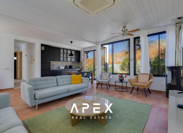 Three Bedroom Villa in Vale do Lobo with pool