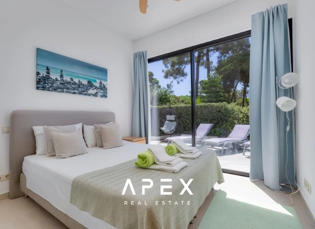 Three Bedroom Villa in Vale do Lobo with pool