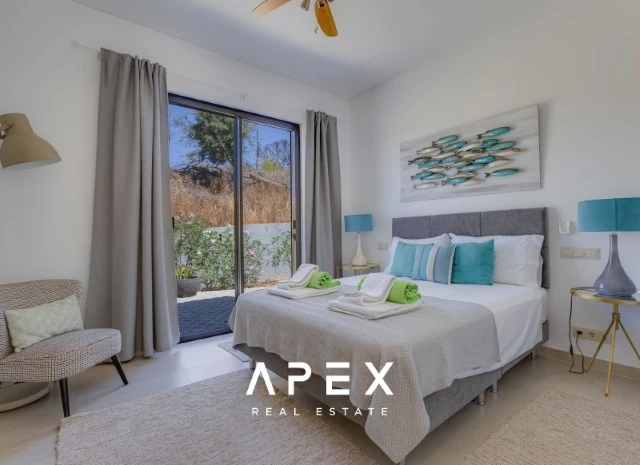 Three Bedroom Villa in Vale do Lobo with pool