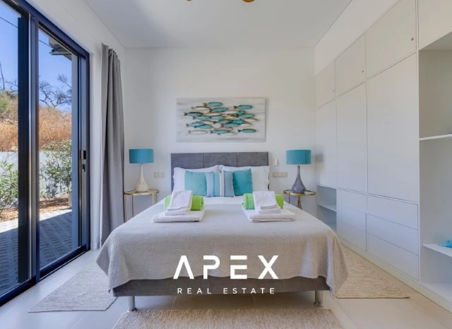 Three Bedroom Villa in Vale do Lobo with pool