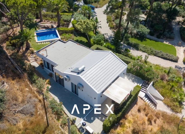 Three Bedroom Villa in Vale do Lobo with pool