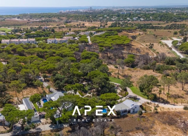 Three Bedroom Villa in Vale do Lobo with pool