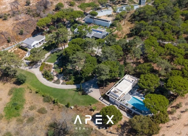 Three Bedroom Villa in Vale do Lobo with pool
